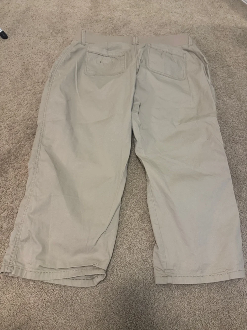 Lee Women's Light Beige Cargo Capris with Utility Pockets - Picture 5 of 8